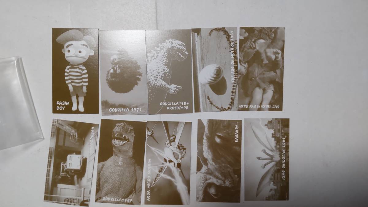 イワクラ ココアシガレット ゴジラ大怪獣百科1&2 全 アルバム二冊