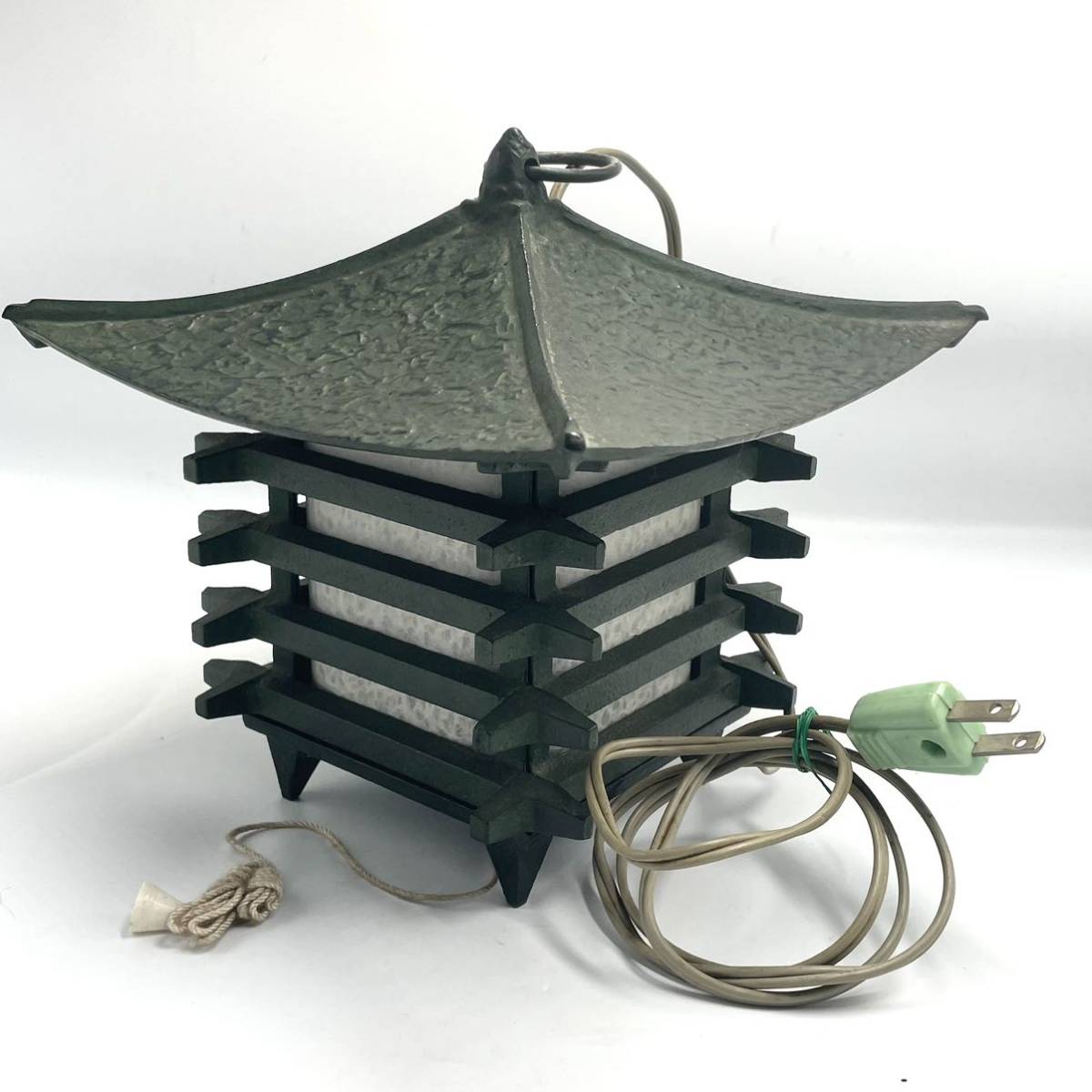 E02007 灯籠 庭園置物 吊燈籠 四角型 電装 鋳鉄製 高岡銅器 銅製 照明 アンティーク ヴィンテージ レトロ 当時物 情緒 風情 気品 格調