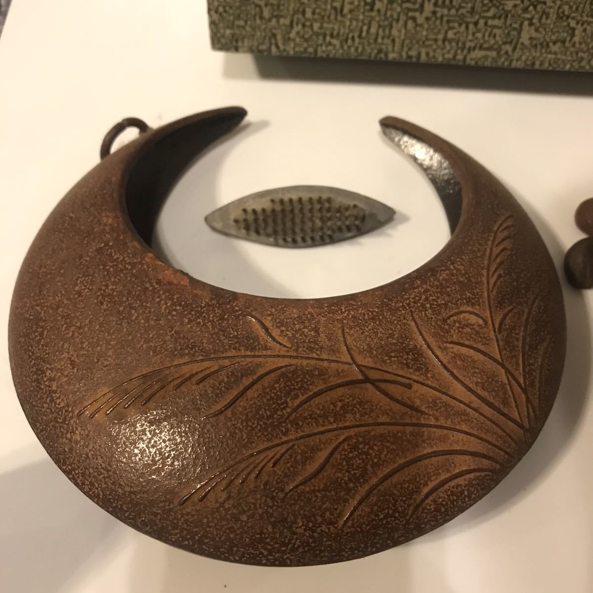 南部鉄器 猿 吊花器 花瓶 花生 生花 器 鉄製 しおりつき 箱付き(鉄製