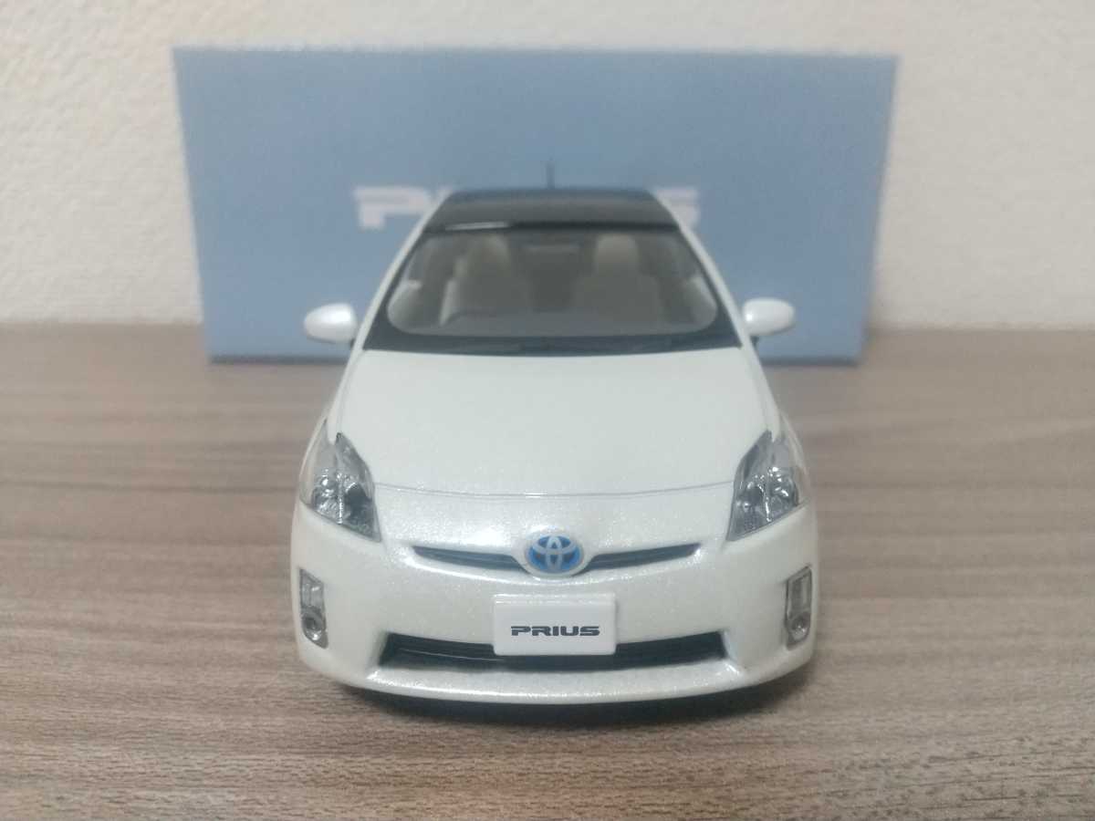 1/30 トヨタ プリウス ZVW30型 カラーサンプルミニカー ホワイトパール 