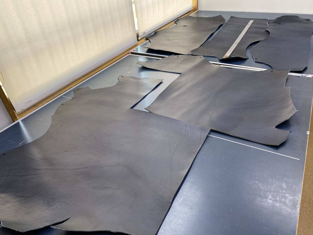 栃木レザー 大きな裁ち落ち 5枚セット ピットヌメ 3.5mm-4.0mm ネイビー 半艶 経年変化 参考価格¥190/ds クラフト・趣味