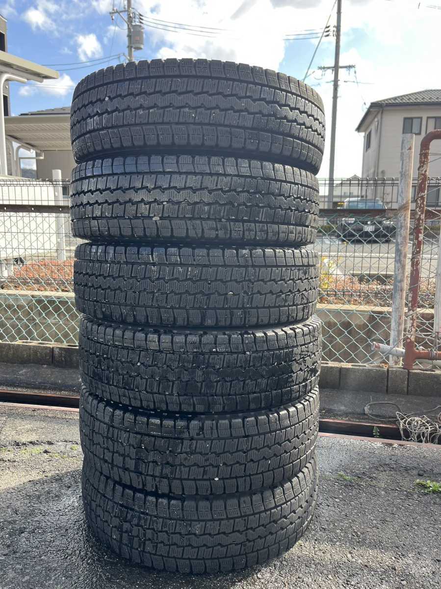 ダンロップ ウインターマックス 205/75R16 113/111L　条件付き送料込み　バリ山　スタッドレス キャンター　エルフ　タイタン　デュトロ