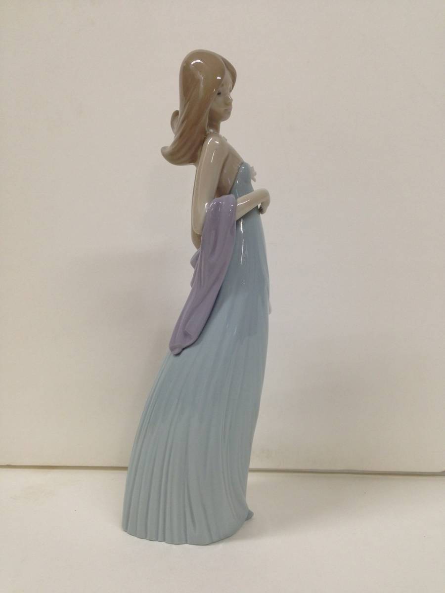 LLADRO ドレス 女性 フィギュリン リヤドロ 少女 パーティー 陶器 人形