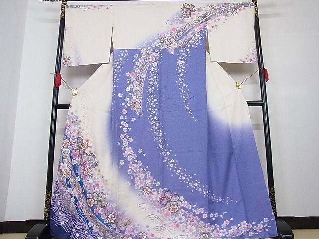 着物屋こころ□訪問着 鬘帯舞花文 暈し染め 金彩 銀通し地 ロング丈