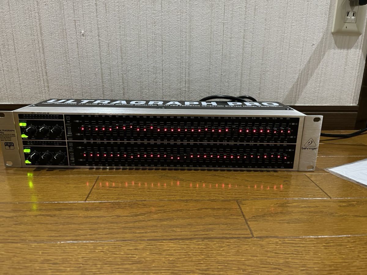 べリンガー グラフィックイコライザー 31バンドステレオ フィードバック検出機能搭載 サブウーハー用出力搭載 FBQ3102HD ジャンク品扱い。