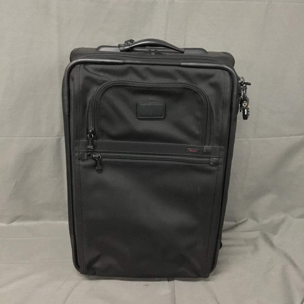 【美品✨】TUMI 26103DH キャリーケース 2輪 機内持込可 ブラック 難あり TUMI トゥミ 2輪 キャリーケース スーツ ケース キャリー