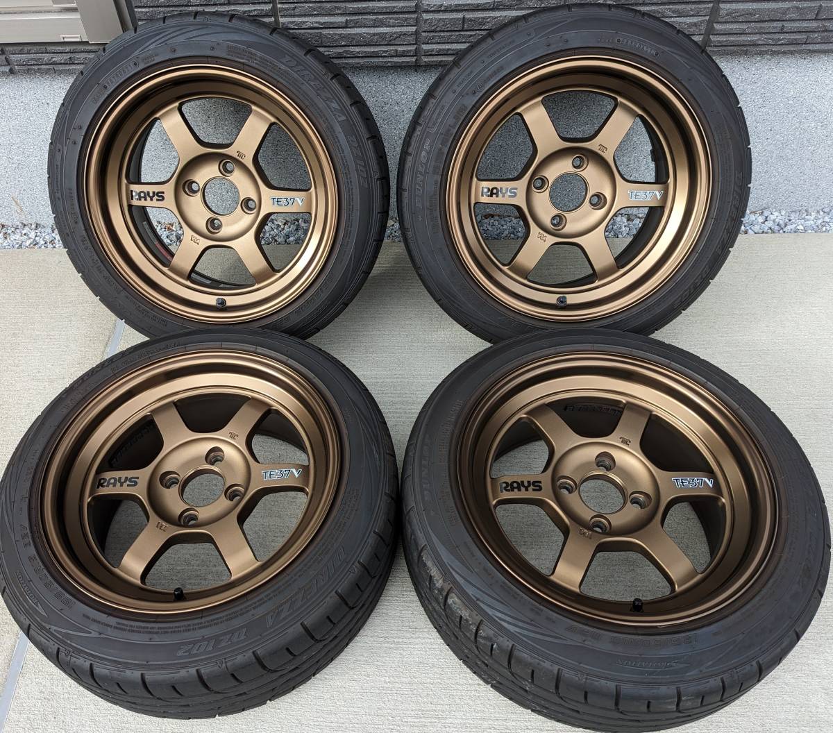 送料無料】RAYS TE37V 15インチ 8.0J +25 PCD100 4穴 195/50R15 マツダ
