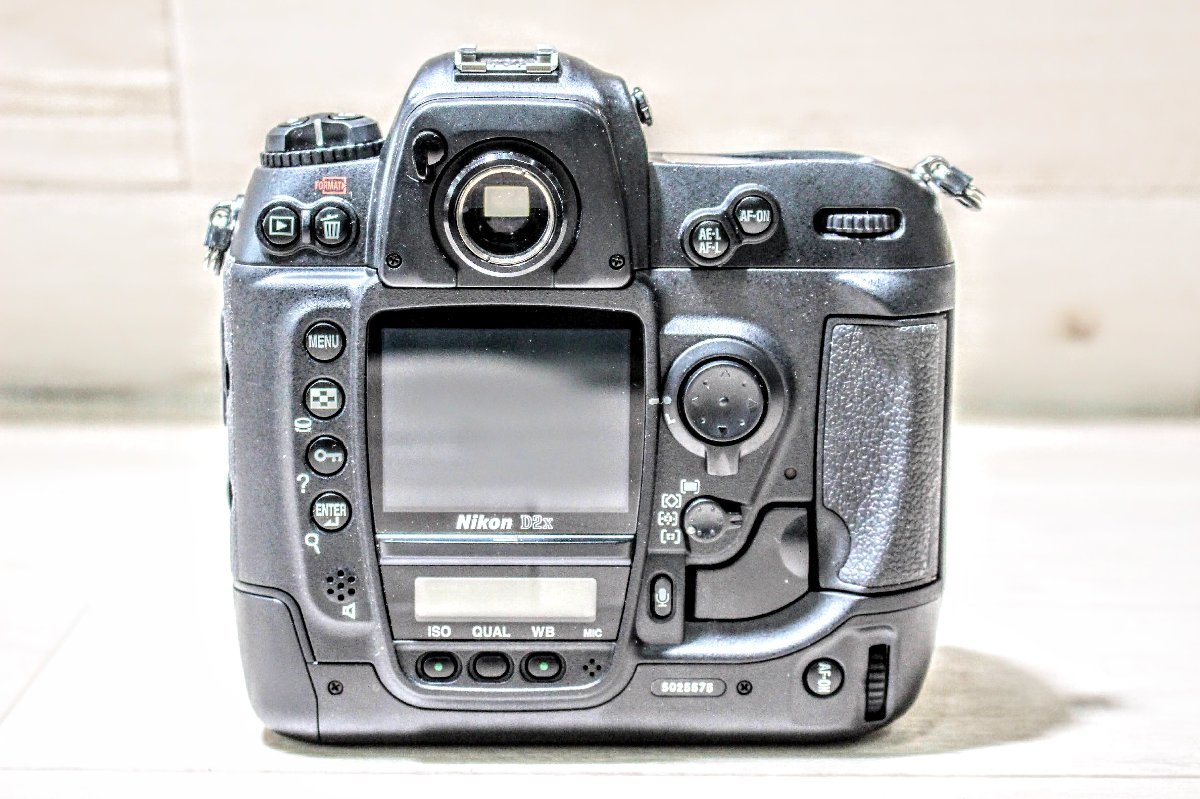 Nikon D2X デジタル一眼レフカメラ 本体と充電器 【公式通販】