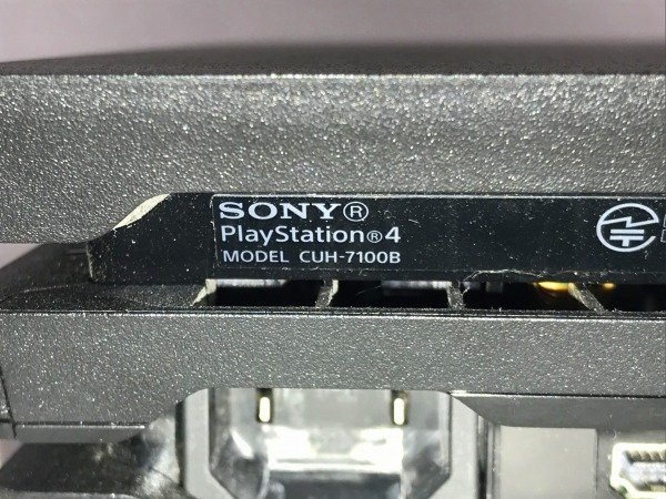 3rd本体のみ　起動確認済み PlayStation4 Pro 本体 CUH-7100B B01 ジェット・ブラック 1TB PS4 菅52