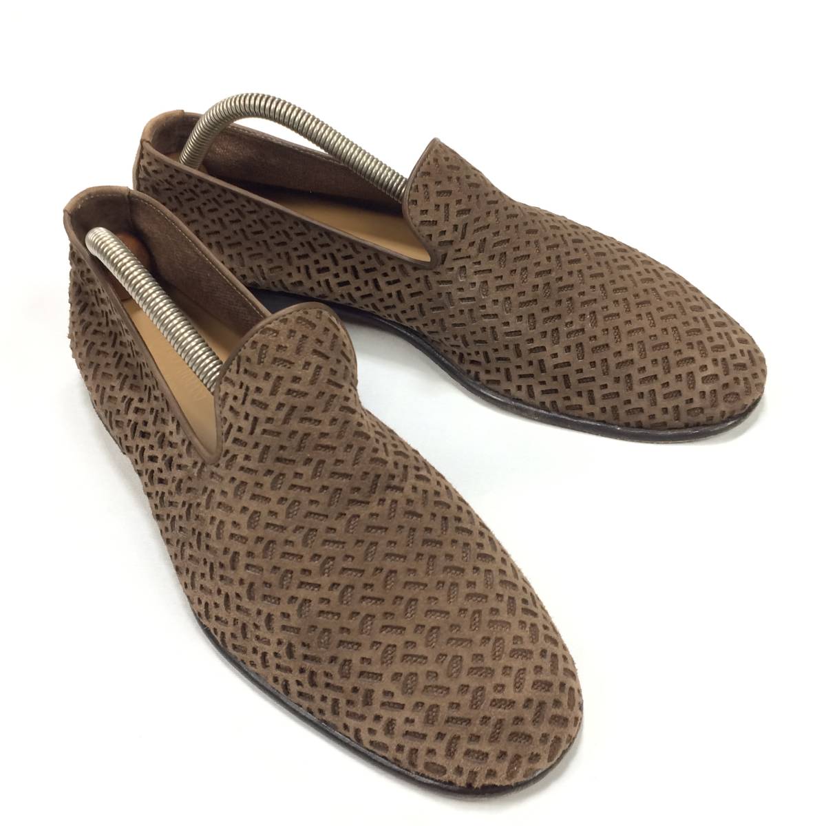 スマートなシブさは足元が基本 GIORGIO ARMANI/ジョルジオ アルマーニ 型抜き凹凸模様 スリッポン型 レザーシューズ レザースリッポン