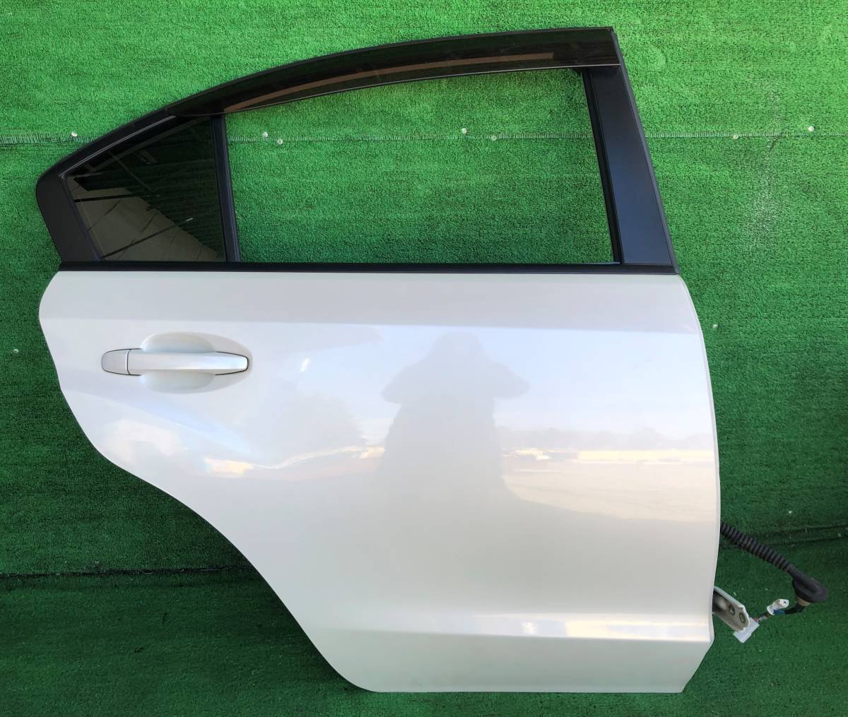 スバル　インプレッサ WRX VAB　リアドア　右