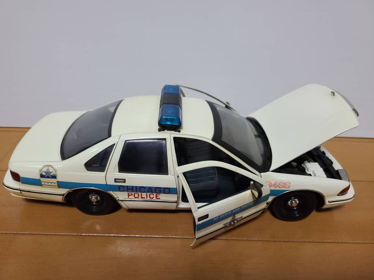 UTモデル 1/18 シボレー カプリスポリスカー