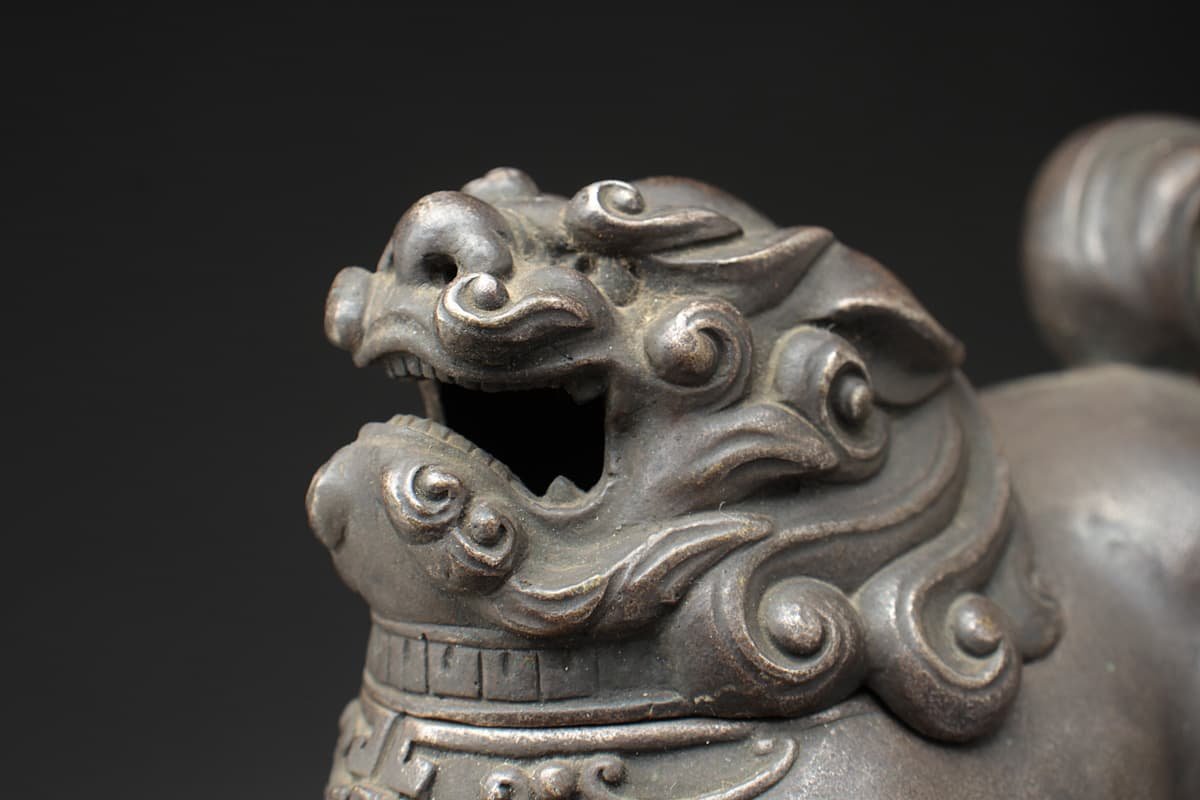 EH607 時代物 大島如雲一派 【山下喜雪 作】銀製 唐獅子香炉 幅13.3cm