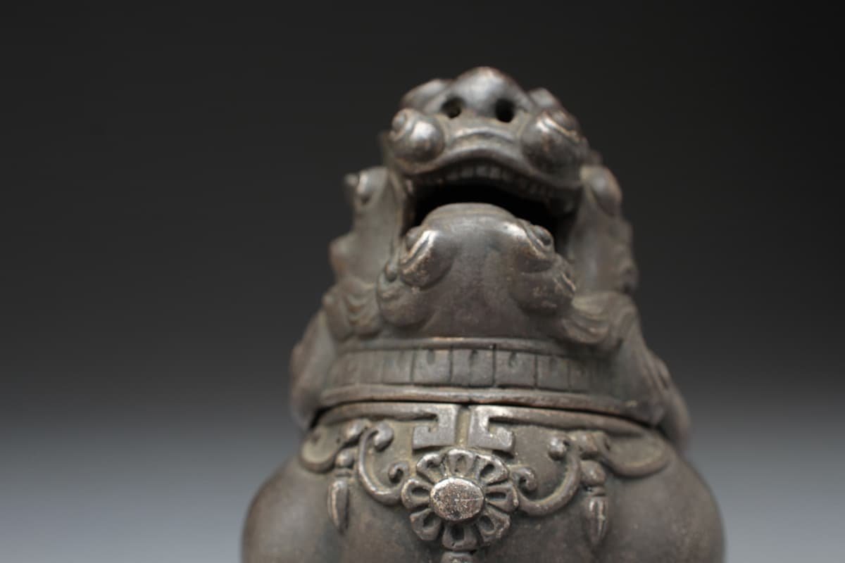 EH607 時代物 大島如雲一派 【山下喜雪 作】銀製 唐獅子香炉 幅13.3cm