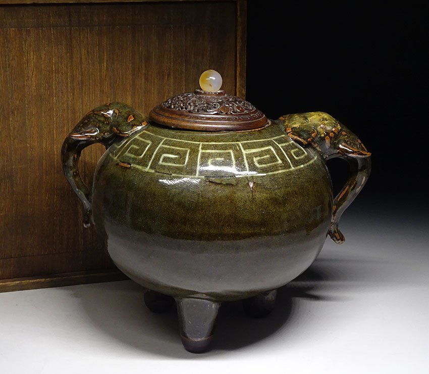 緑屋kt□ 中国古玩 青磁 香炉 象双耳 象嵌雷紋 瑪瑙摘み 唐物 時代物