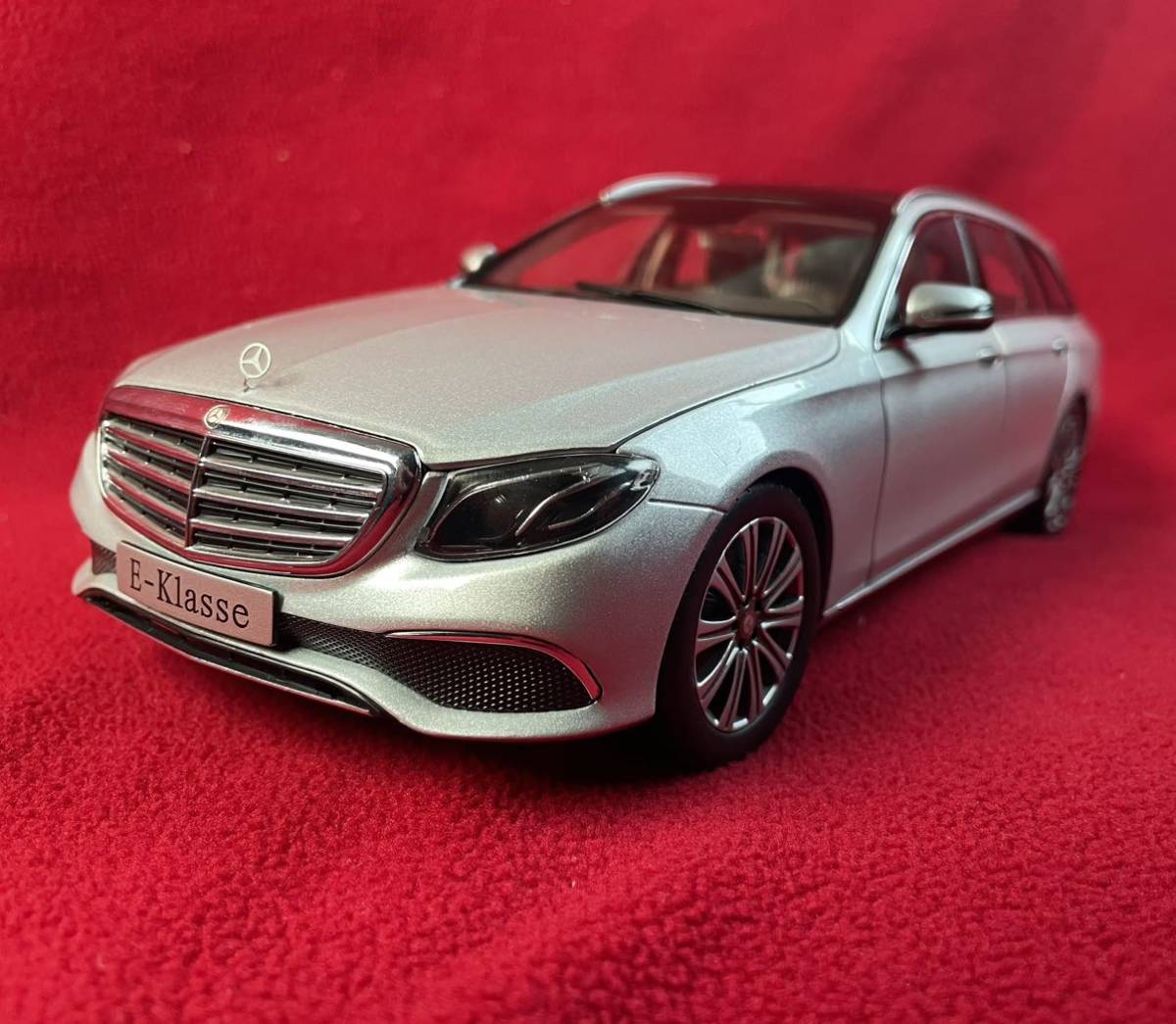 メルセデスベンツ Eクラス Tモデル ワゴン 1/43 特注品 非売品 正規品 1/18 メルセデスベンツ Eクラス ワゴン ディーラー特注 MercedesーBenz