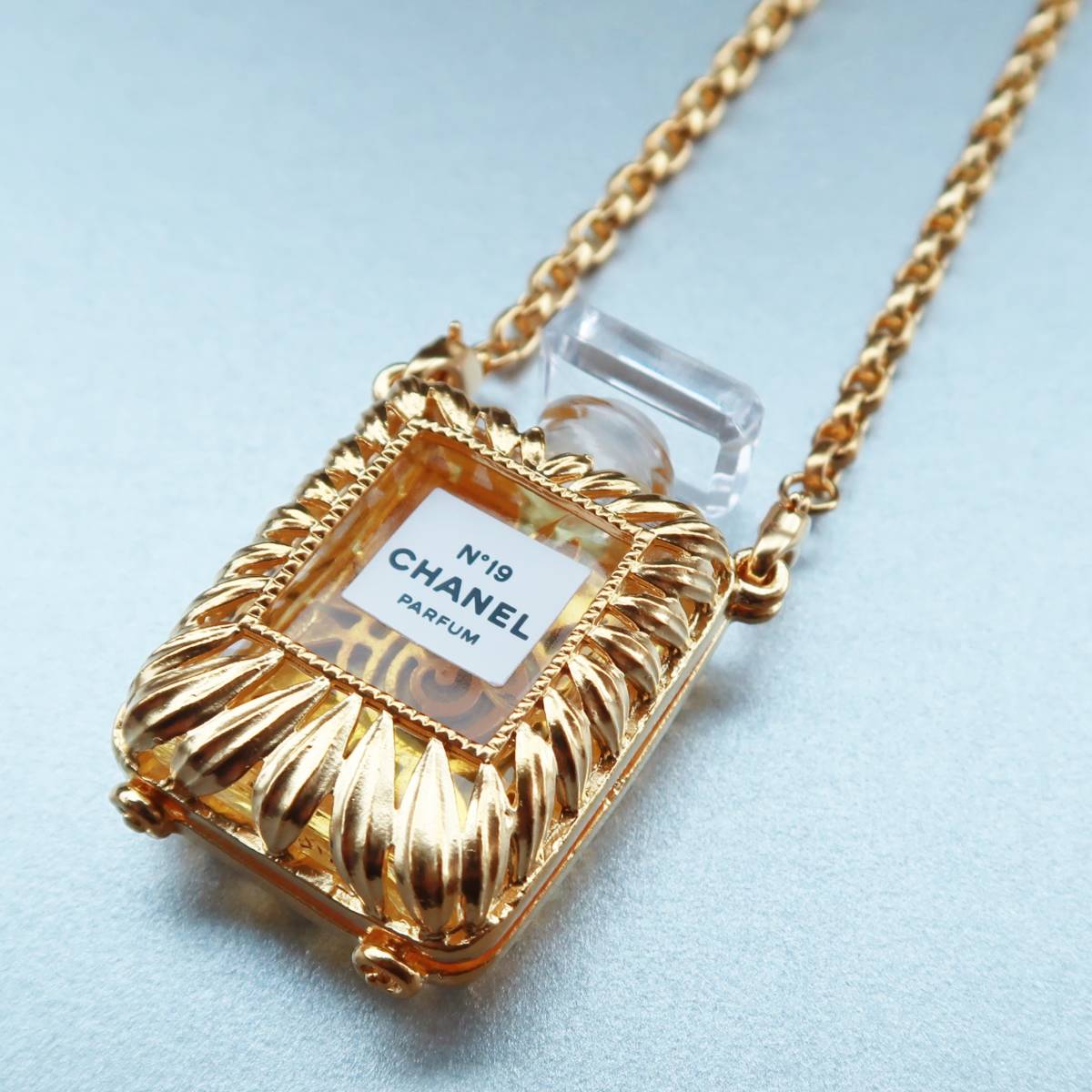 シャネル CHANEL NO19 NO.19 ナンバー19 フラワー デザイン 香水瓶