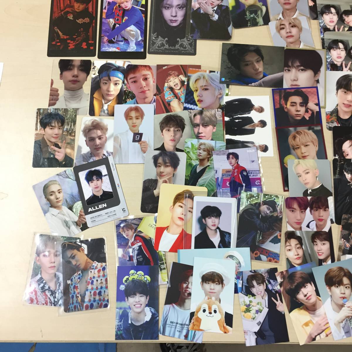 トレカ KPOP 1階フロアにてK-POP公式トレカ・公式グッズを販売中💜 毎日、お品物を