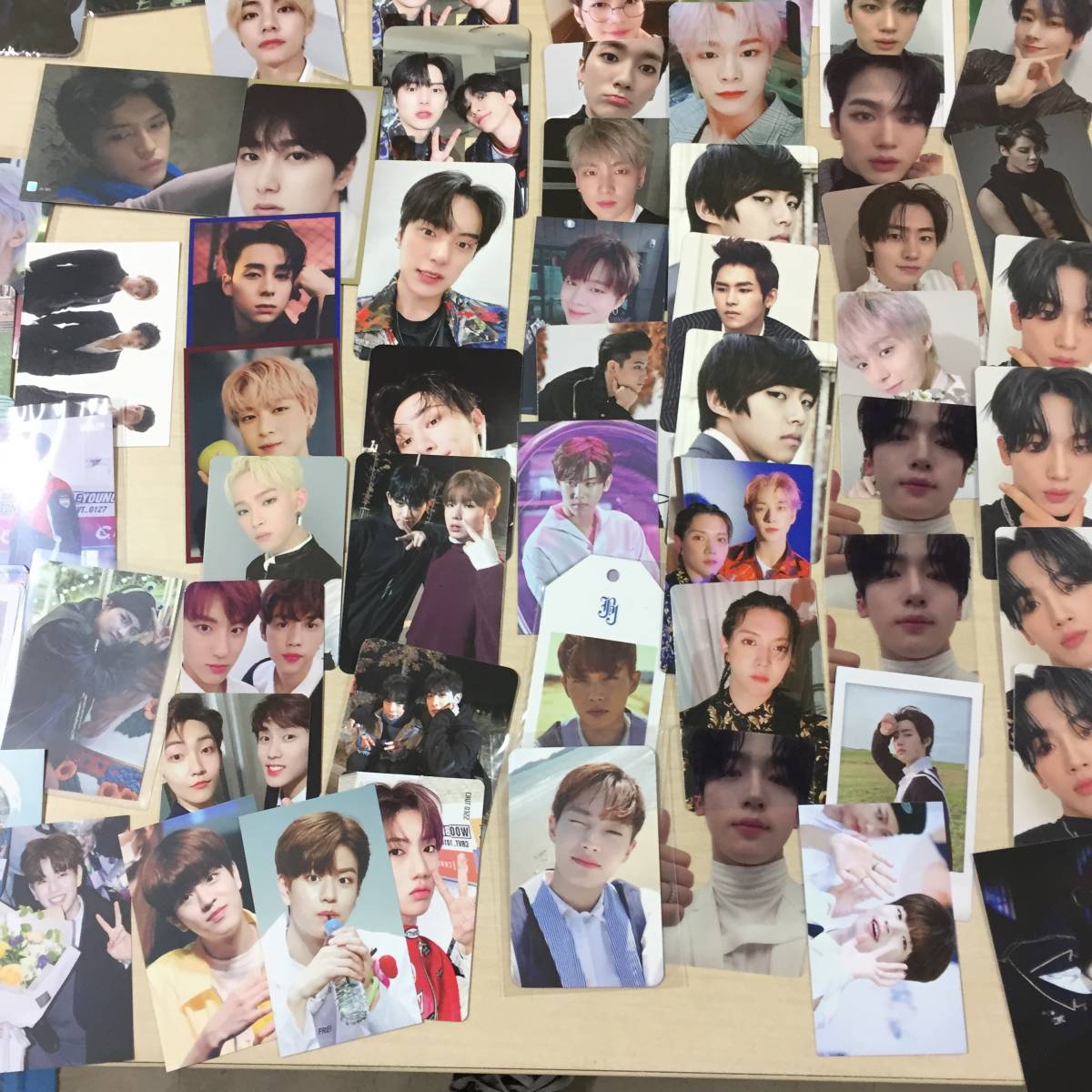 EXO アルバム　まとめ売り15枚　トレカ付き 韓国 K-POP トレカ まとめ セット [EXO NU'EST VICTON SEVENTEEN NCT
