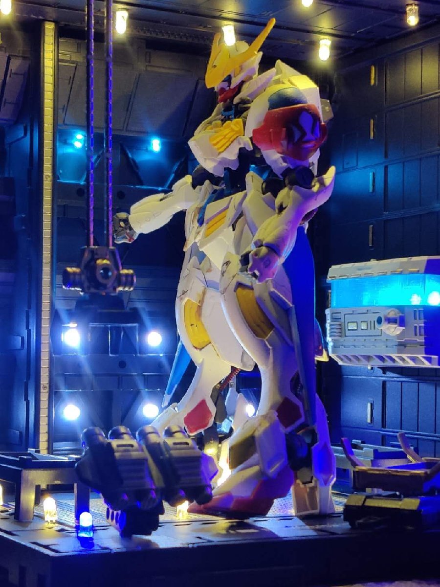 【新品・特大49cm】LED18点灯 基地・格納庫ジオラマベース フル塗装済 ジオラマ作品 ガンダム システムベース 格納庫 基地(縦15横15奥15