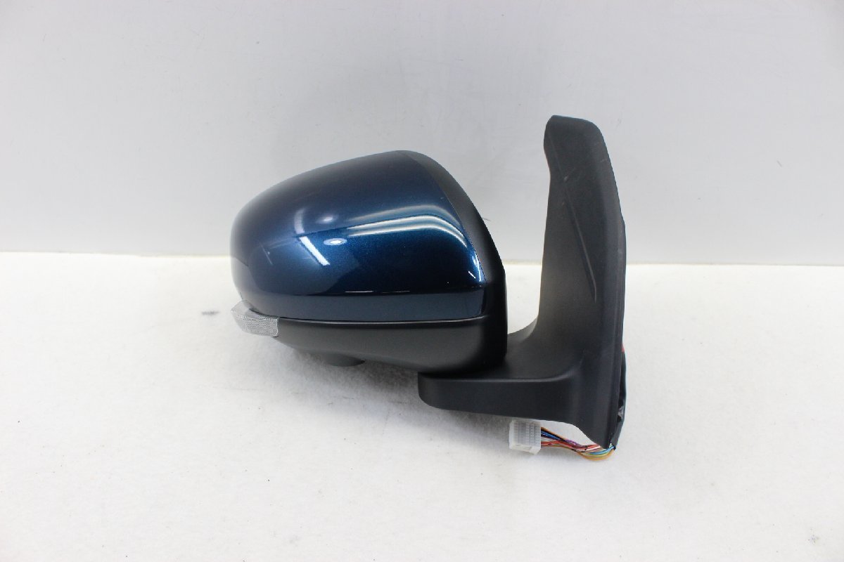 ライズ A200A 純正 サイドミラー ドアミラー 右 右側 運転席 B82 