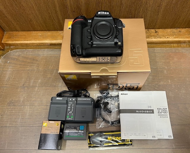 元箱付き美品 NIKON D5 XQD-Type XQDカード3枚付き 送料無料 【公式通販】