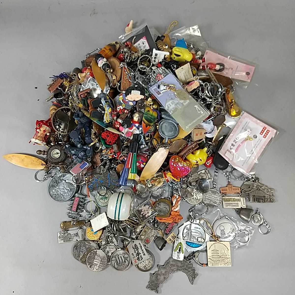 293同梱NG 昭和レトロ ご当地 キーホルダー ストラップ 大量 セット まとめ 約5.4kg コレクション お土産 観光地 旅行 民芸品 当時物 色々