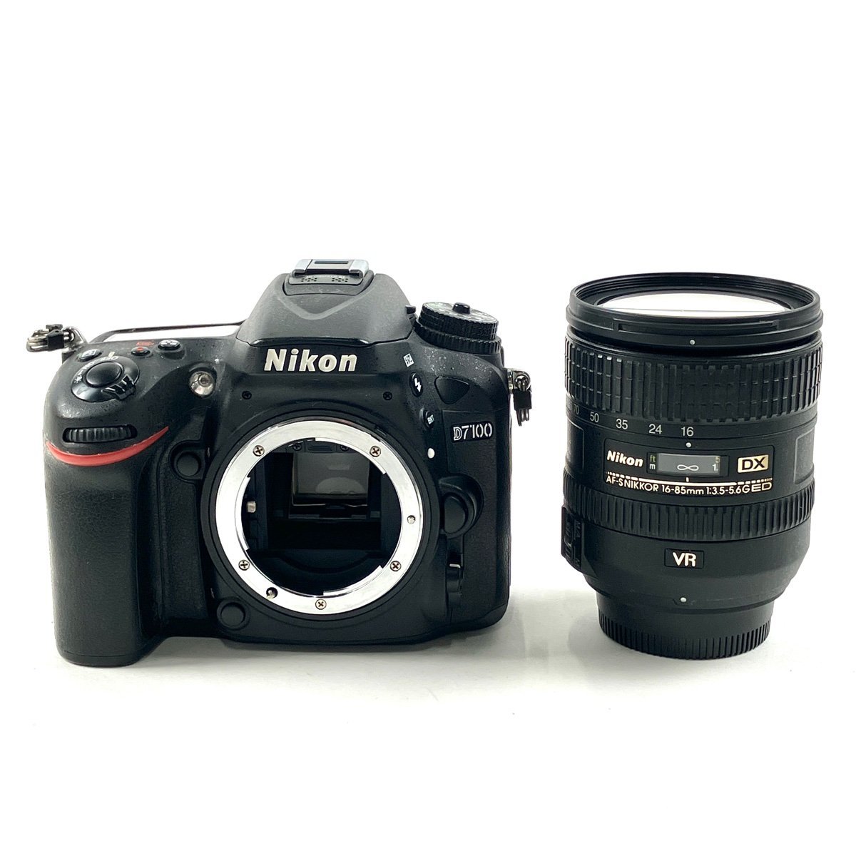 NikonD7100一眼レフカメラとAF-S DX NIKKOR 18-55mm