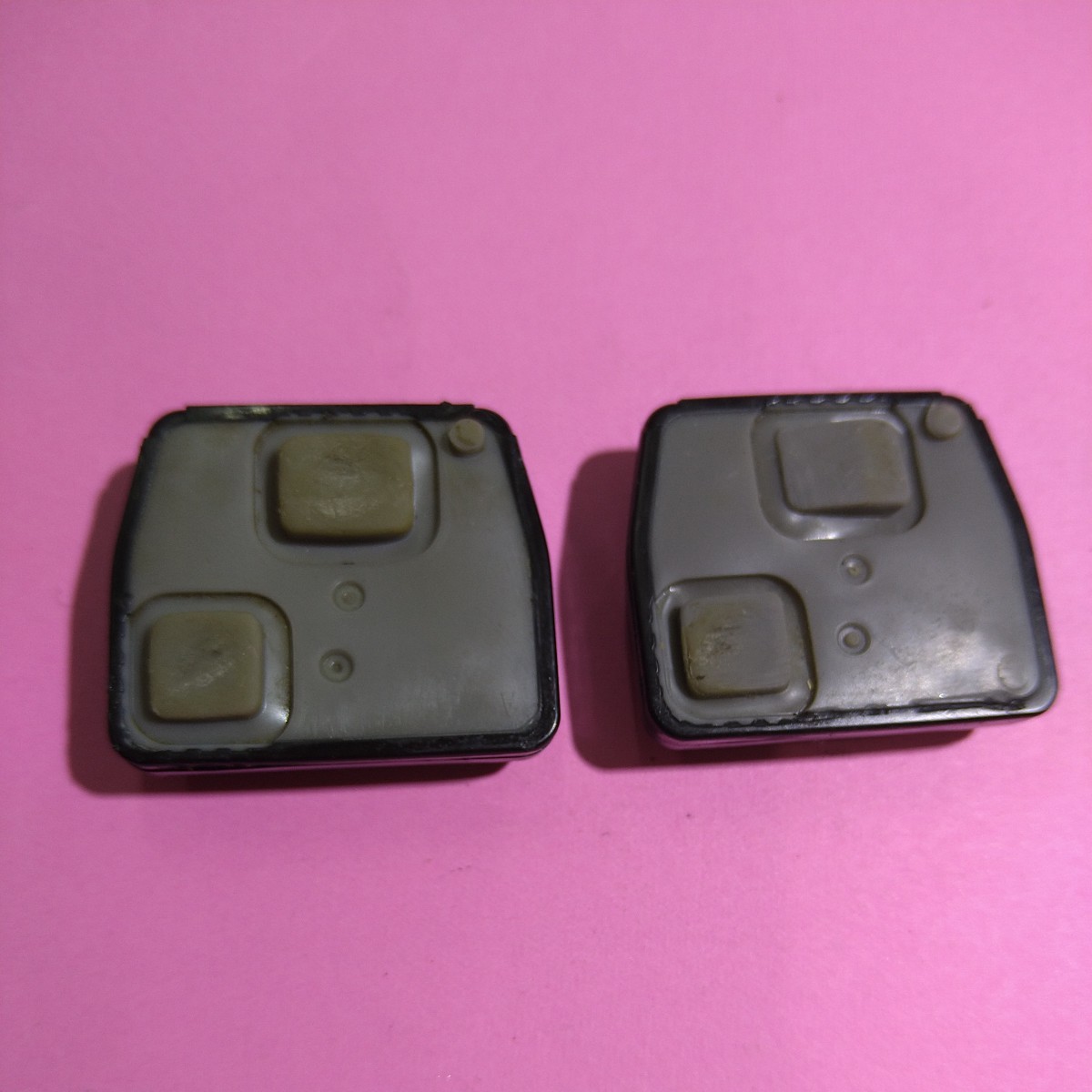 ２個◆ダイハツ＆トヨタ ムーヴラテ エッセ アトレー ハイゼット ジーノ タント bB パッソ等 キーレス 黒枠 ２つボタン◆動作確認済