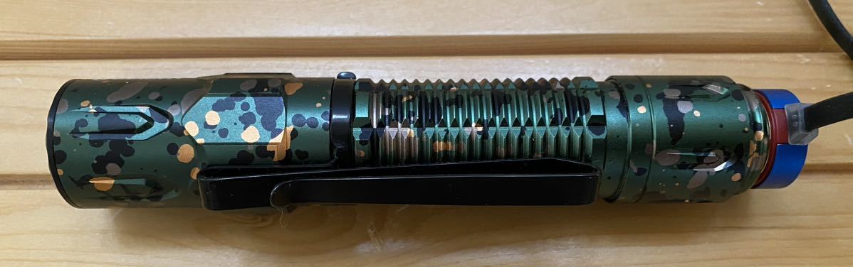 OLIGHT(オーライト) ／ WARRIOR 3S 懐中電灯 2300ルーメン タクティカルライト ledフラッシュライト 警備 軍用 高輝度（グリーン・迷彩）