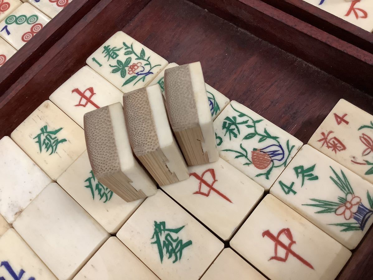 古い麻雀牌 ／背竹牌・骨牌・箱入り 麻雀牌 アンティーク 背竹 歯 骨面