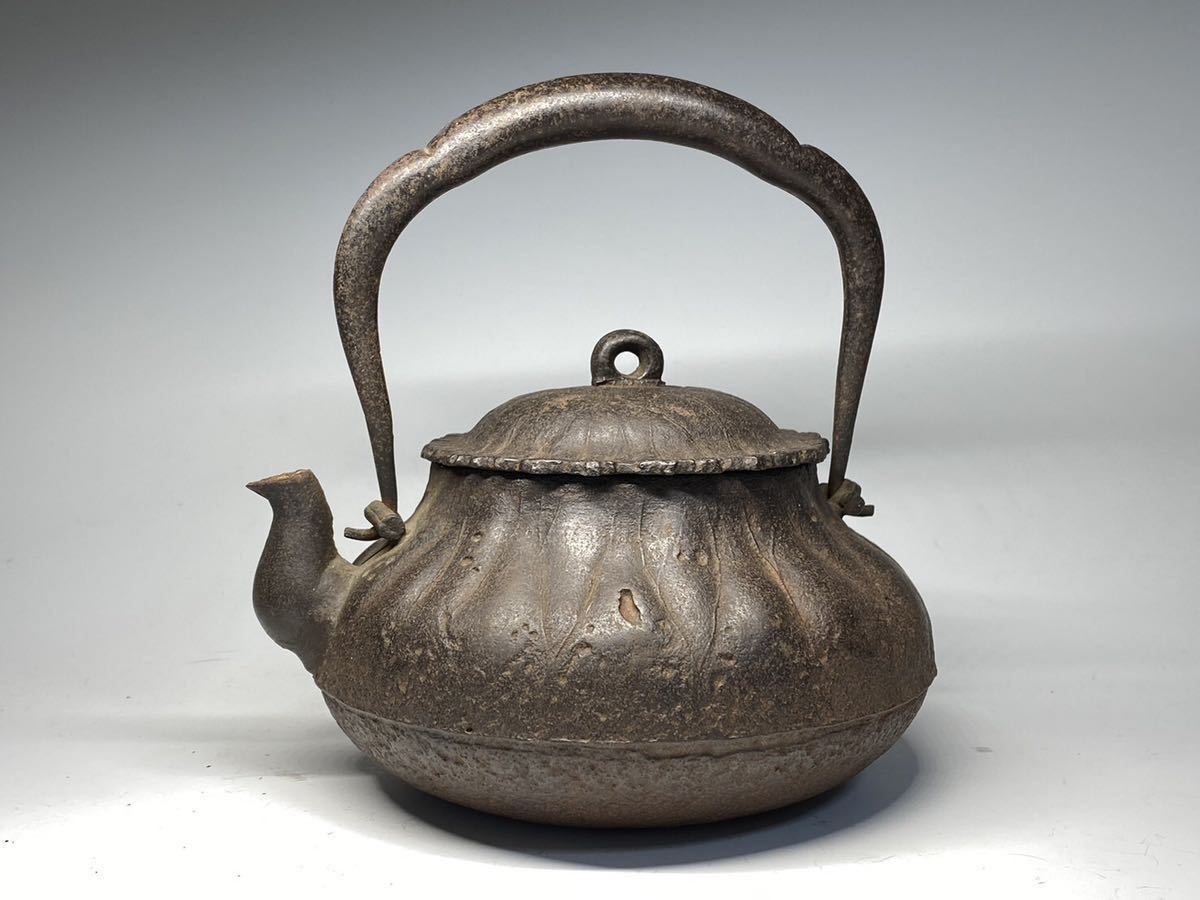 2 京都買取品 時代物 古い蓮の葉型 提手象嵌細工 鉄瓶 鉄壺 老鐵瓶 古