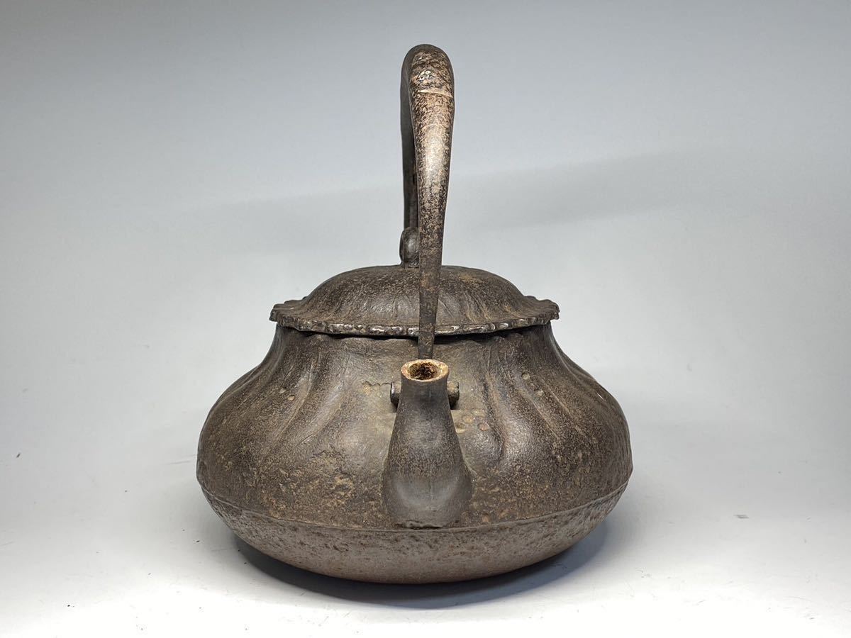2 京都買取品 時代物 古い蓮の葉型 提手象嵌細工 鉄瓶 鉄壺 老鐵瓶 古
