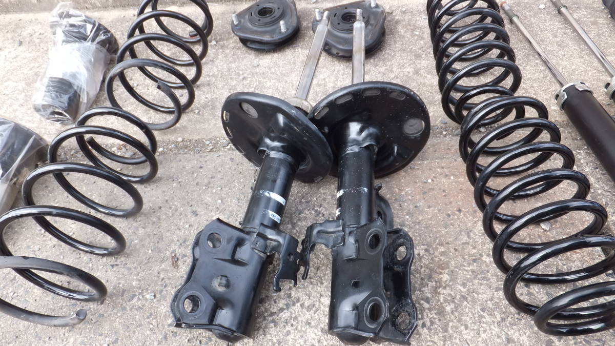 30 プリウス 純正 サスペンション ＋ メーカー不明 ダウンサス 一台分