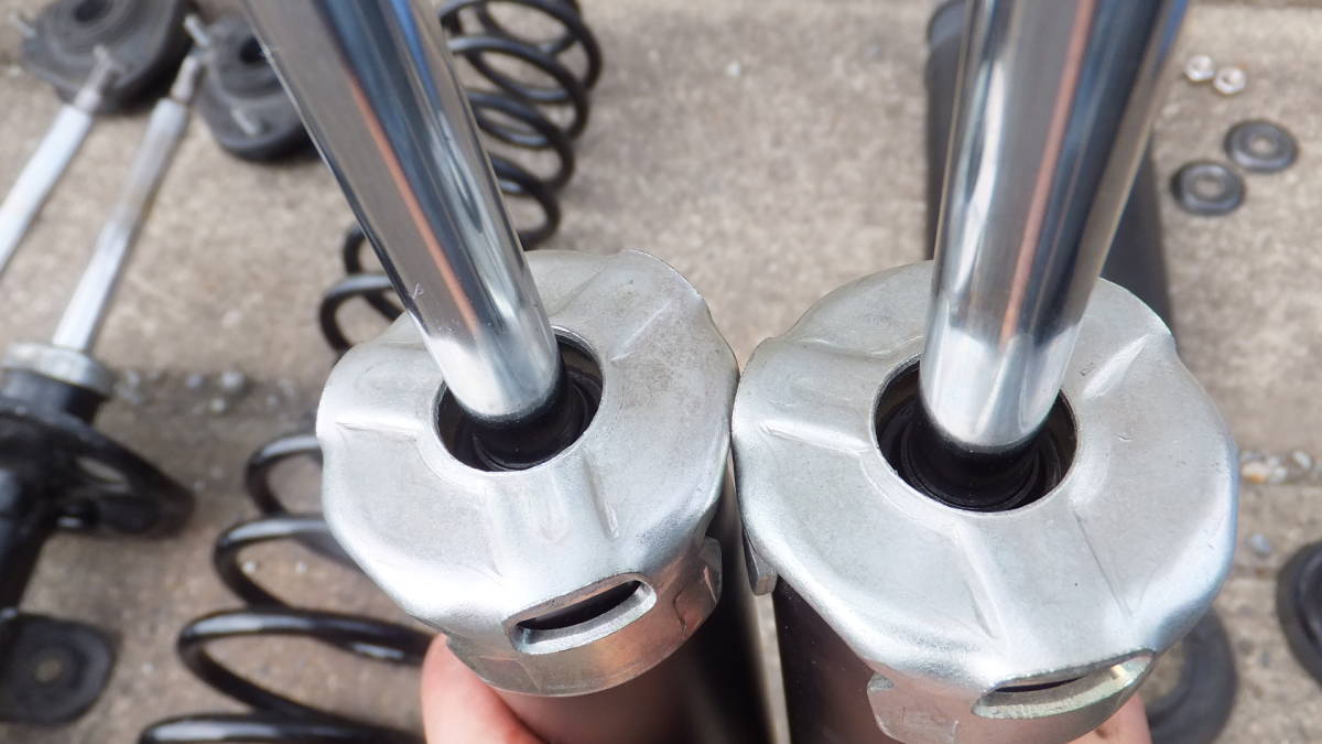 30 プリウス 純正 サスペンション ＋ メーカー不明 ダウンサス 一台分