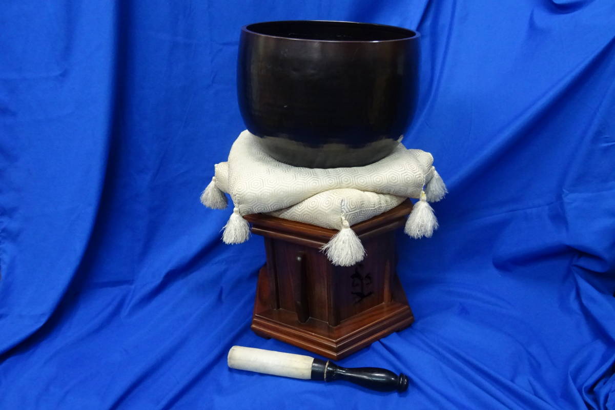銅製　おりん 仏具 木製台　座布団付き　おりんのサイズ直径32cm