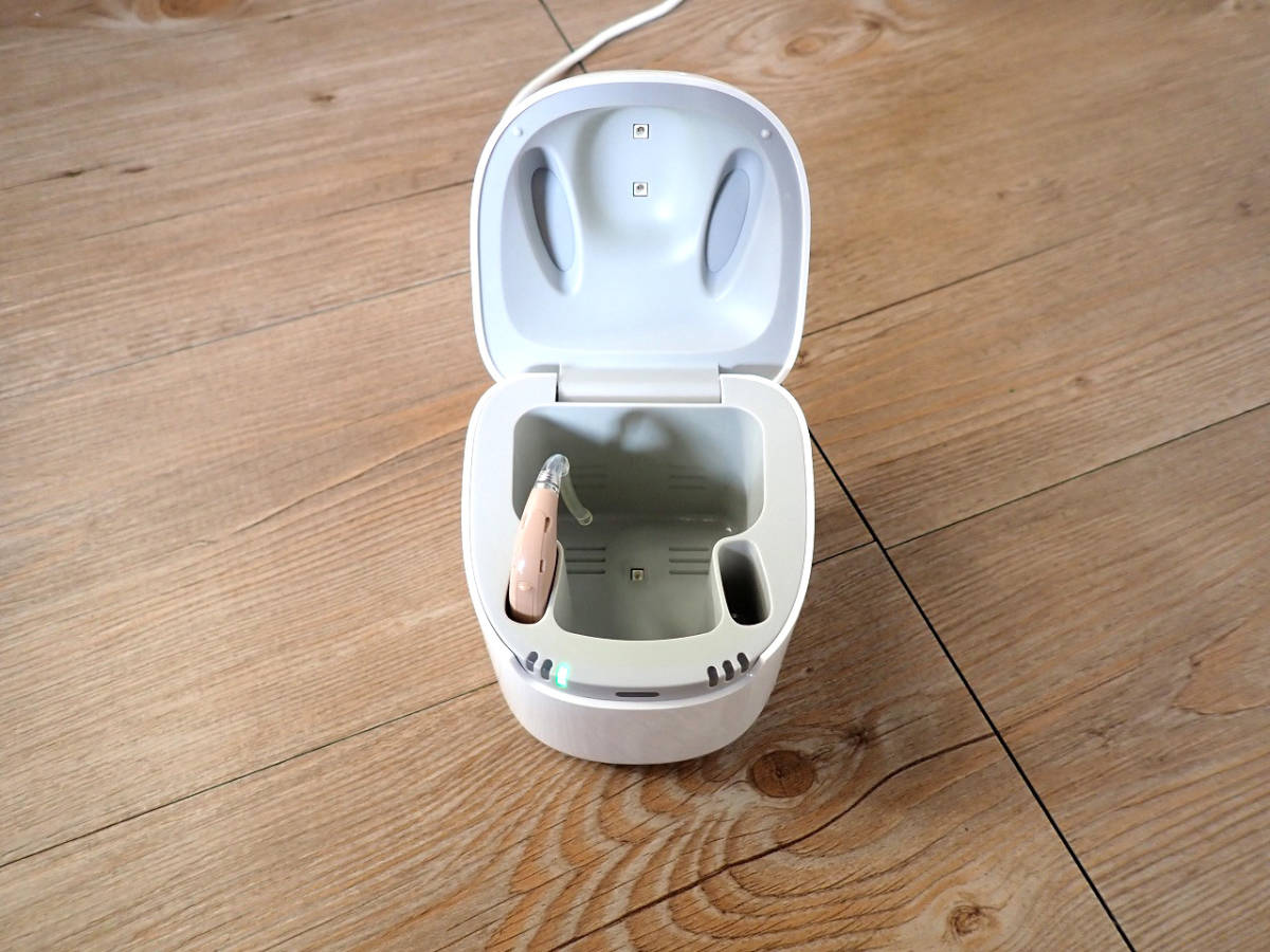 中古美品 補聴器 signia Motion C&G SP 3X BG 充電器 D&C Charger BTE 