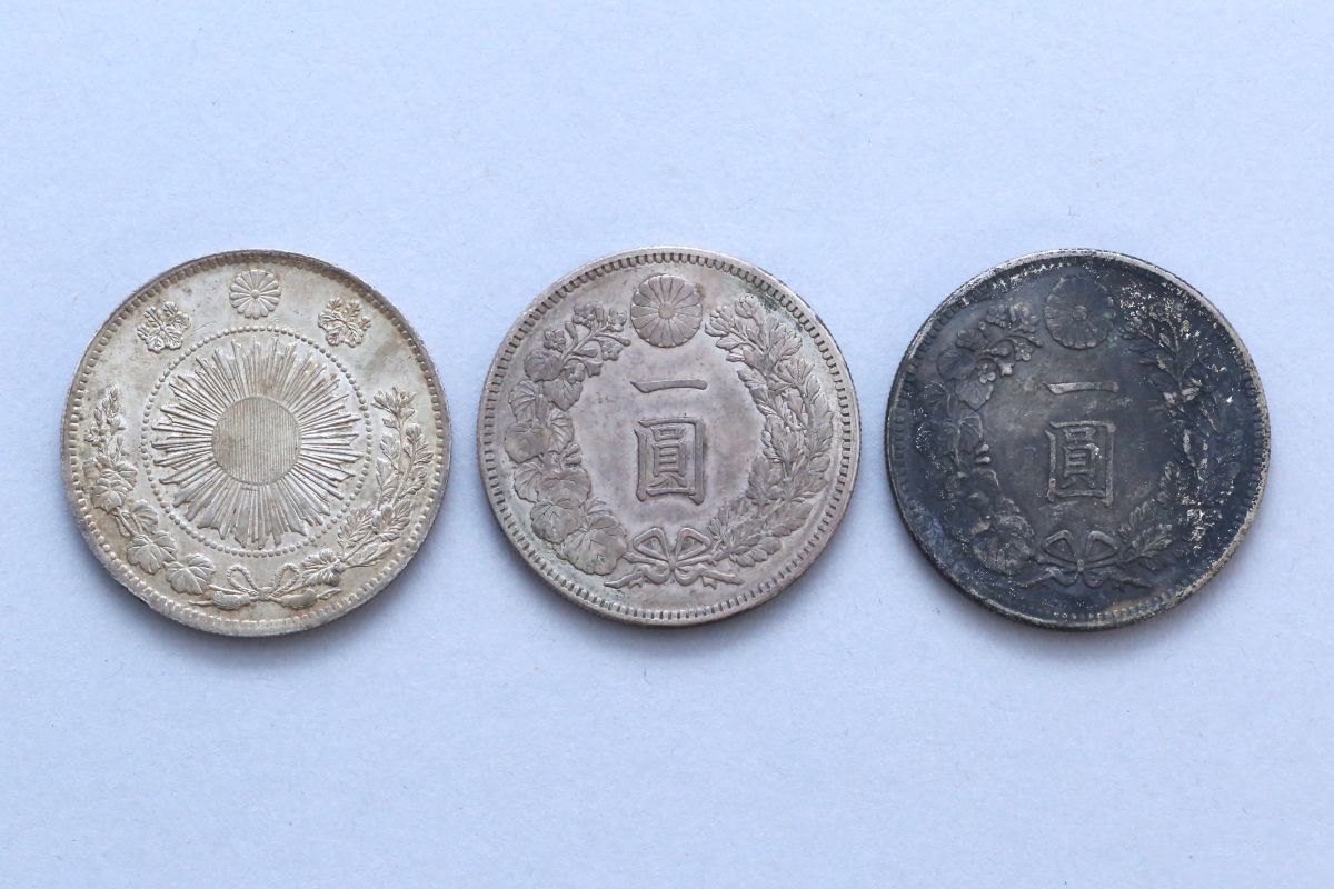070460]日本古銭 旧1円銀貨1点(明治3年) 新1円銀貨