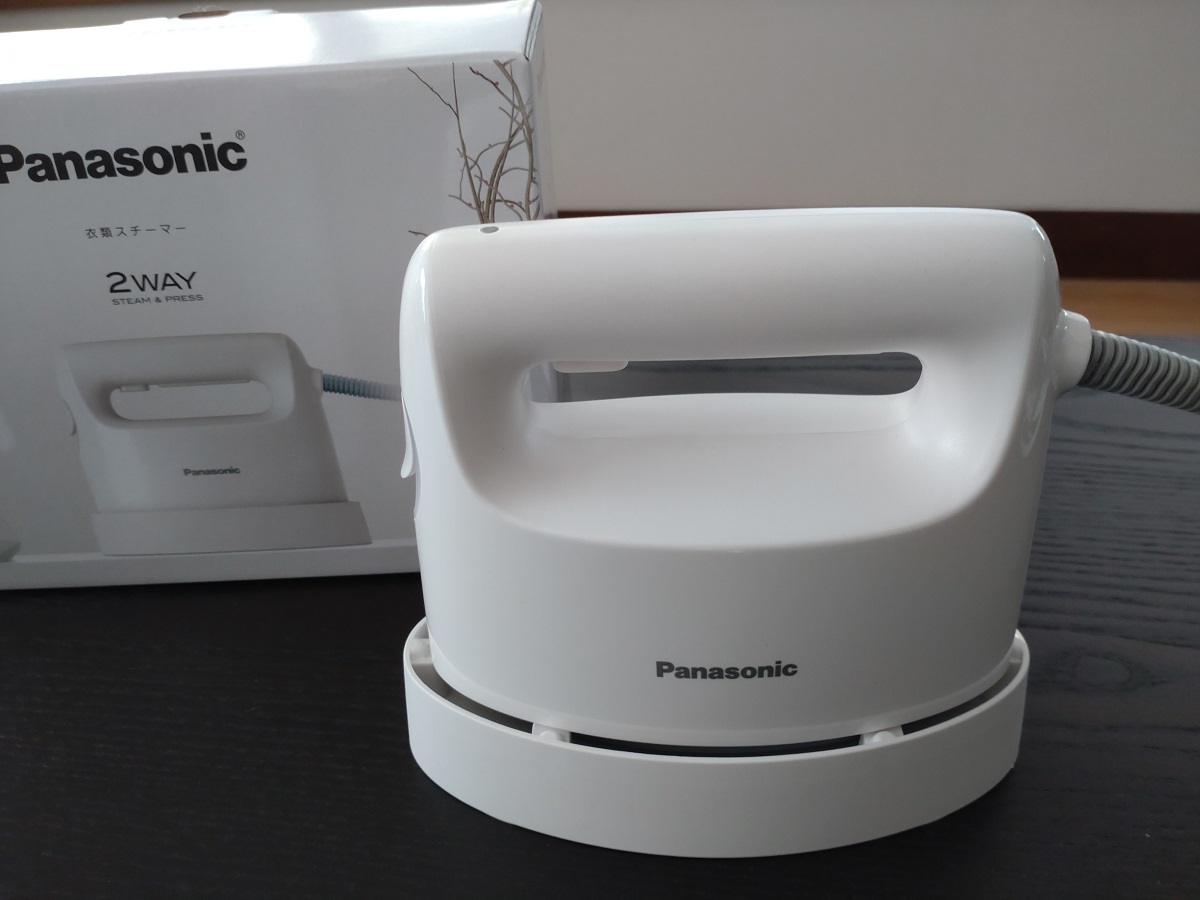パナソニック 衣類スチーマー Panasonic NI-FS420-W 2022年製 アイロン