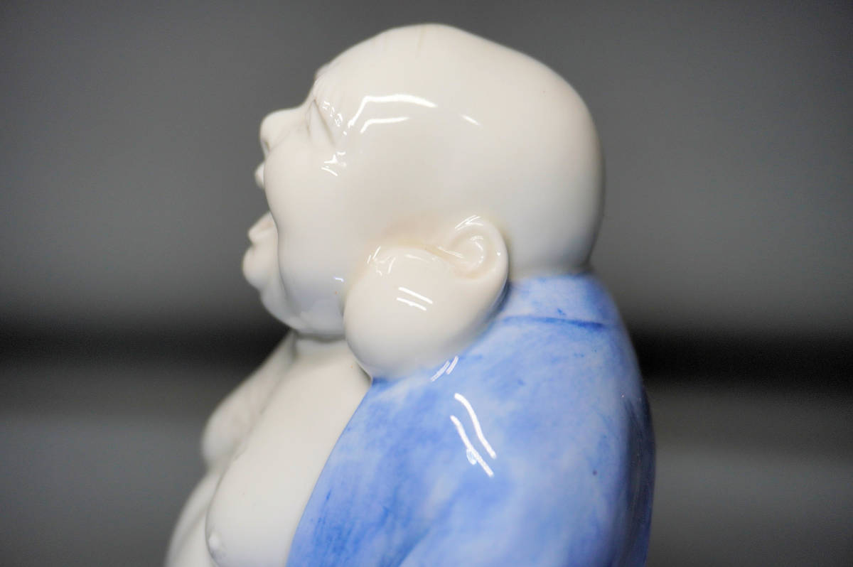 三川内焼の布袋様 （平戸焼き）