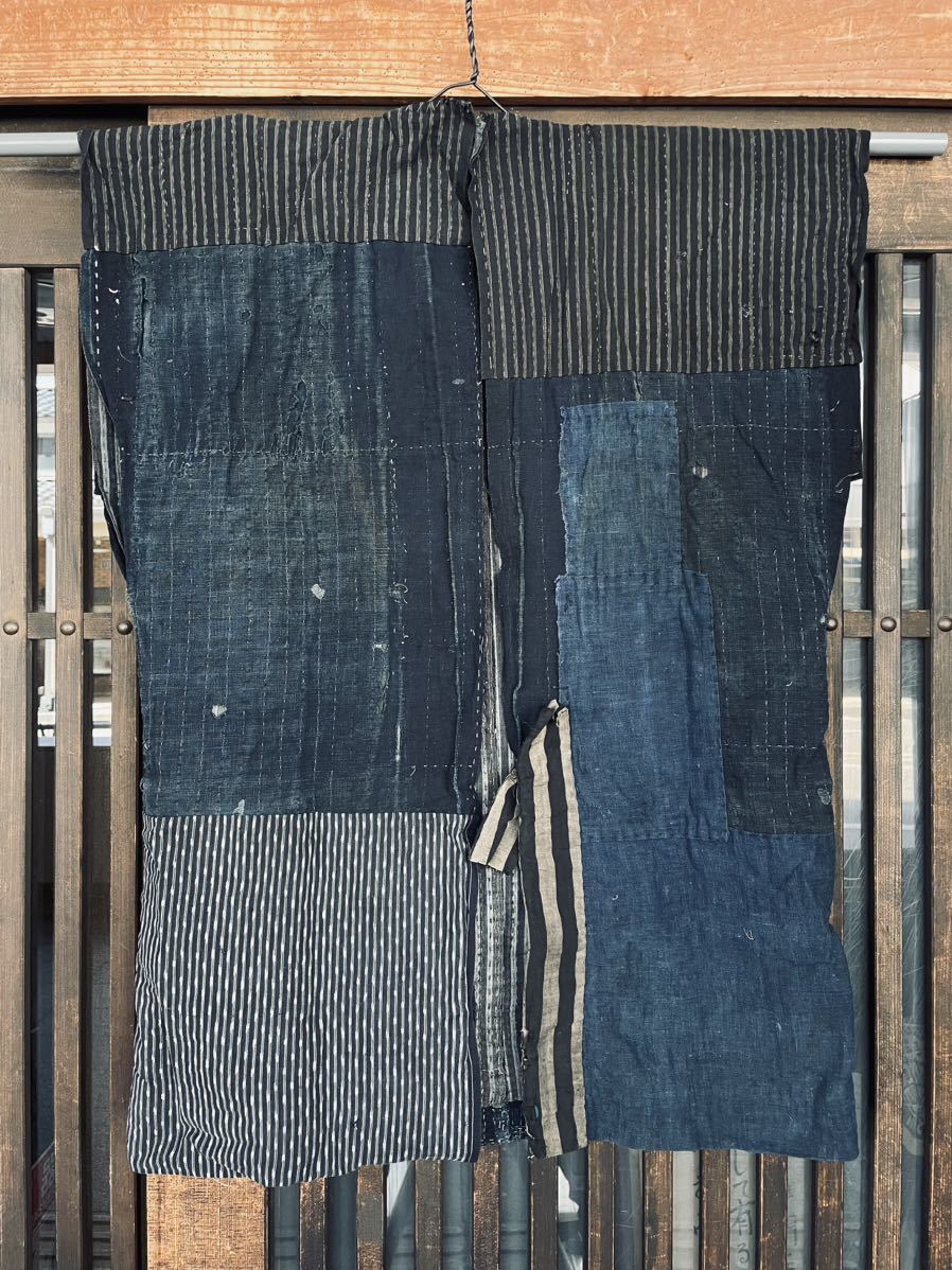 【古布】藍染 古布 ツギハギ 襤褸 /ぼろ/BORO/布団/羽織/古裂/ツギハギ/リメイク材/アンティーク/インディゴ/継ぎ接ぎ/手縫い/着物/夜着