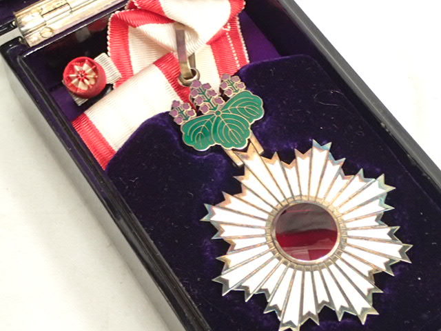 勲三等旭日中綬章 勲3等旭日中綬章