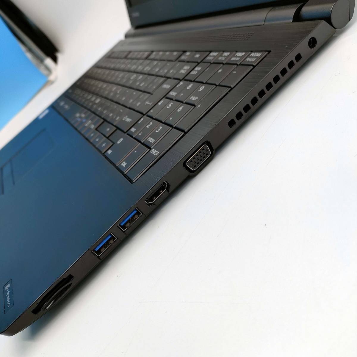 第8世代！快速SSD240GB☆大人気赤ノートパソコン♪カメラ付き！Win11