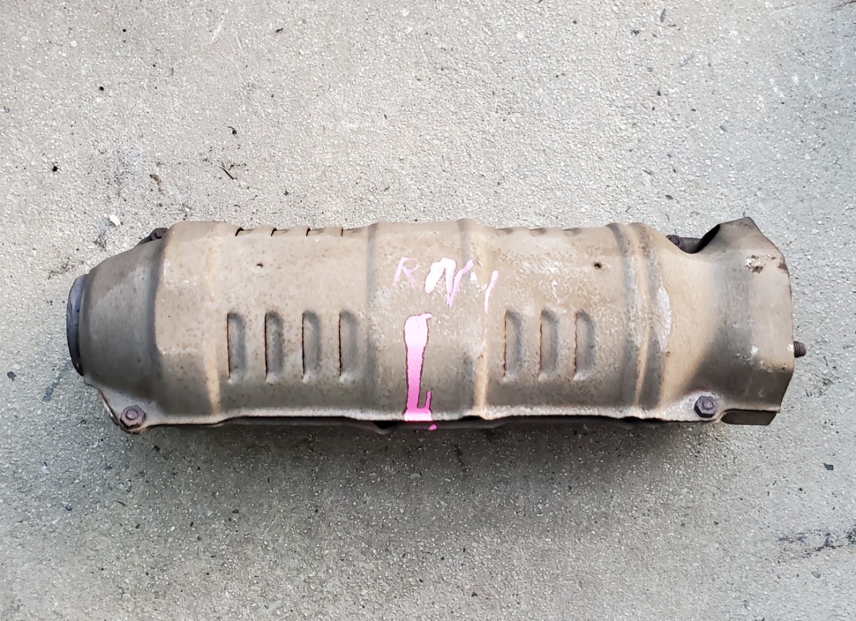 ホンダ　ストリーム　RN1　純正　触媒　D17A