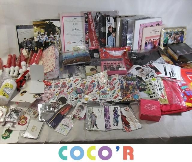 【まとめ売り 中古品】 アーティスト 超特急のみ Tシャツ ペンライト 生写真 等 グッズセット