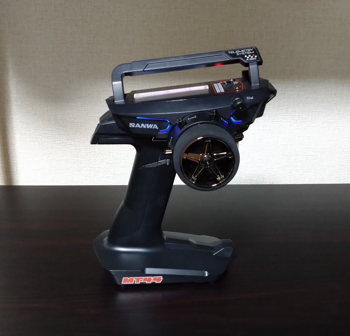 【本物保証，爆買い】 サンワ MT-44 乾電池仕様 2.4GHz送信機 RC ラジコン プロポ SANWA(送信機)｜売買されたオークション情報、yahooの商品情報をアーカイブ公開 - オークファン 送信機