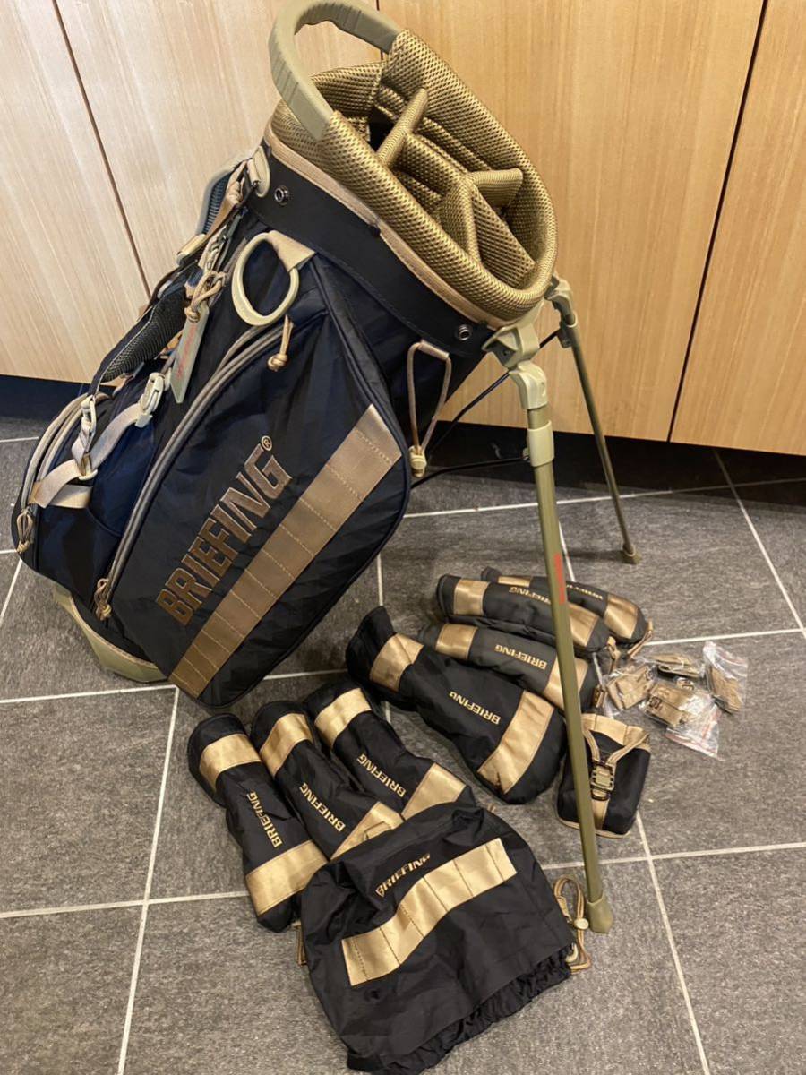 BRIEFING GOLFスタンドキャディバッグ ×1.ヘッドカバー（1W.FW×3.UT×3.ironカバー×1.スコープポーチ×1）セットで出品