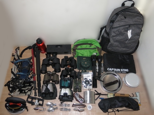 ◆スノーピークやモンベルのアイゼン+クッカー+カトラリーセット+マグライト+ノースフェイス/コールマンのバッグなどキャンプセット◆