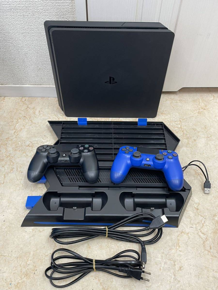 ST0424 SONY/ソニー PlayStation4 PS4 CUH-2100B 薄型モデル 本体＋コントローラー2台 セット ブラック コントローラースタンド付き