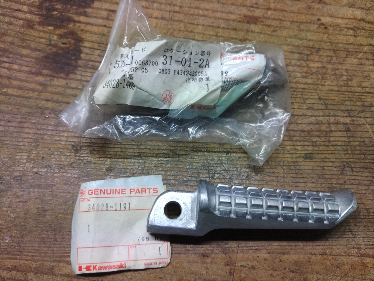 新品未使用　ゼファーχ　ゼファー400 タンデムステップ左右セット